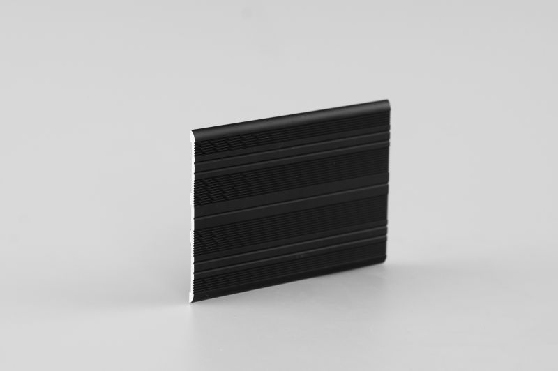 Алюм торцовочная планка 3х70 мм черная, 2 м